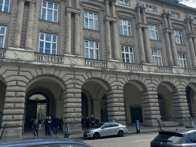 Policie zasahovala na Filozofické fakultě v Praze kvůli podezřelému chování: Dva lidé zadrženi