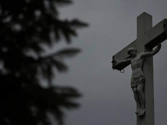 Velký pátek: Proč se nesmí prát prádlo ani rýt v zemi?