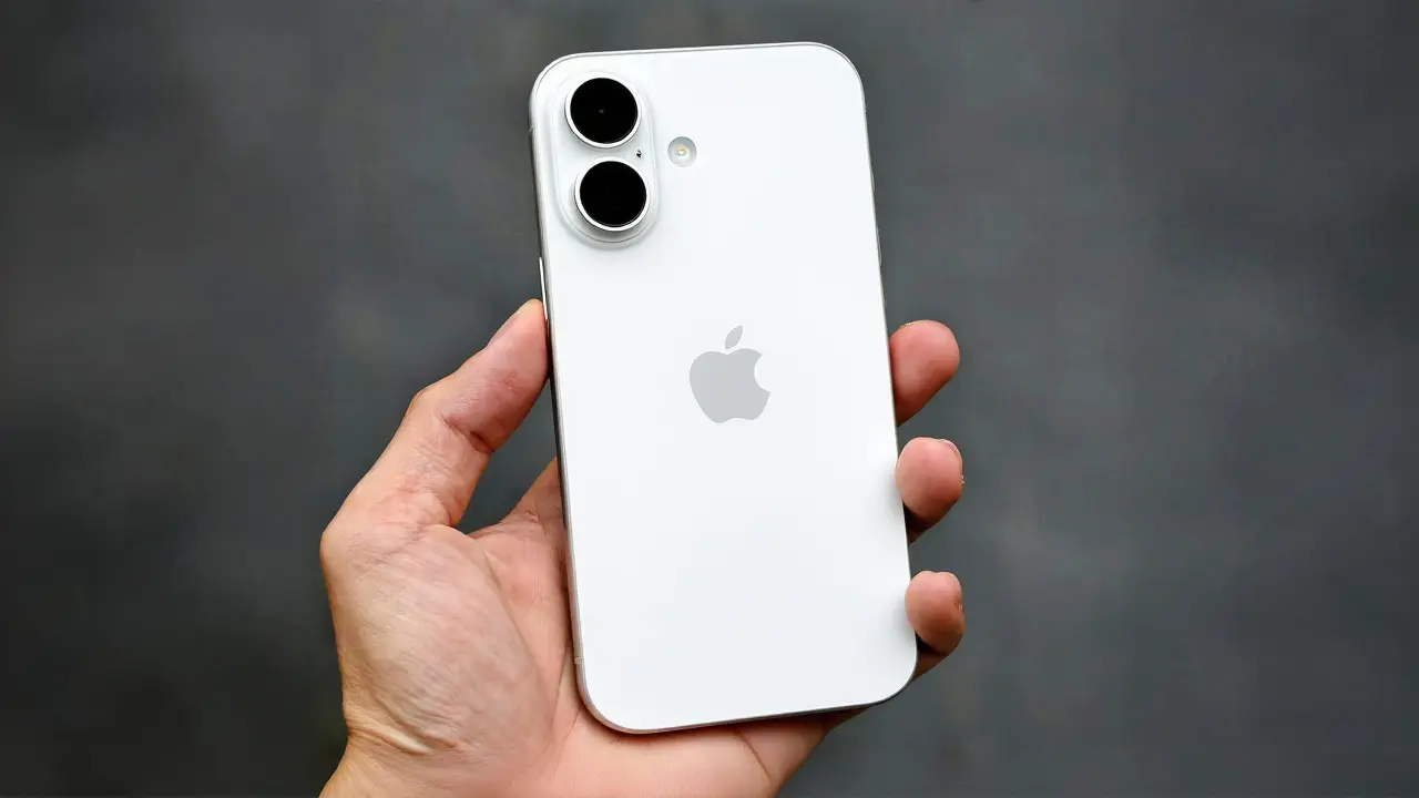 iPhone 18 Pro v září, základní model až jaro 2027? Apple mění pravidla