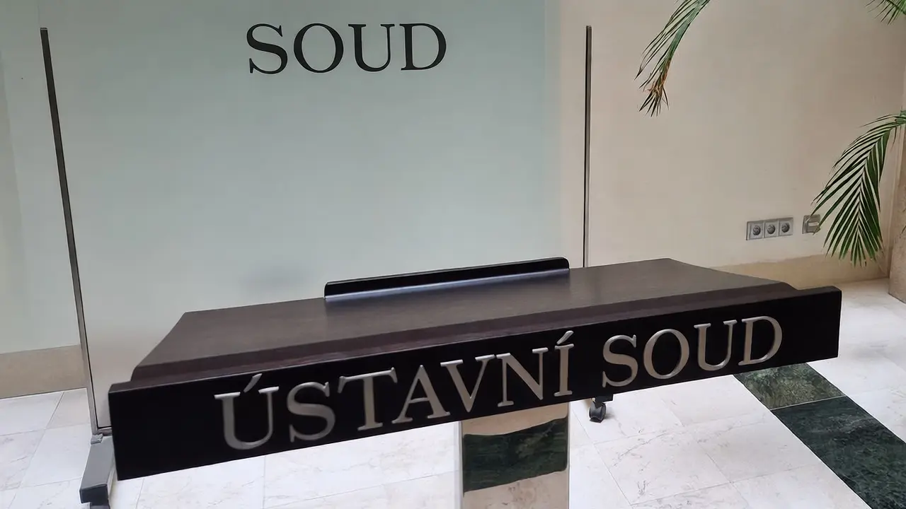 Ústavní soud: Advokátka za odškodnění oběti násilí má právo na plnou odměnu